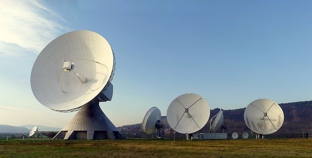 multiple radar dishes